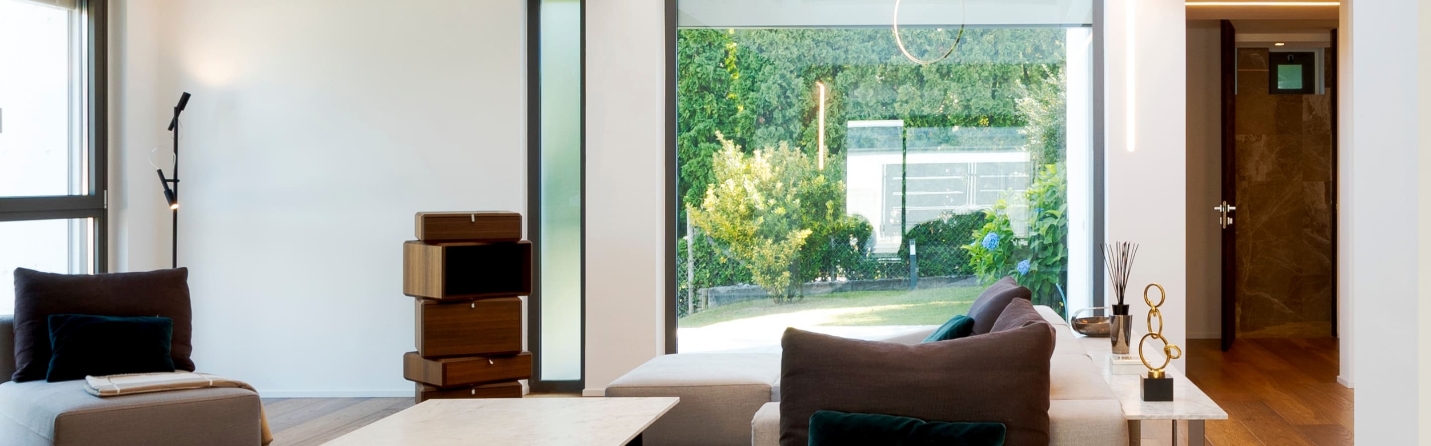 高級感溢れるモダンなリビング空間